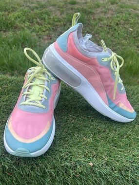 Nike Air Max Dia SE ,Women’s Size 11, Bleached Coral Pink Ocean Cube AR7410-603